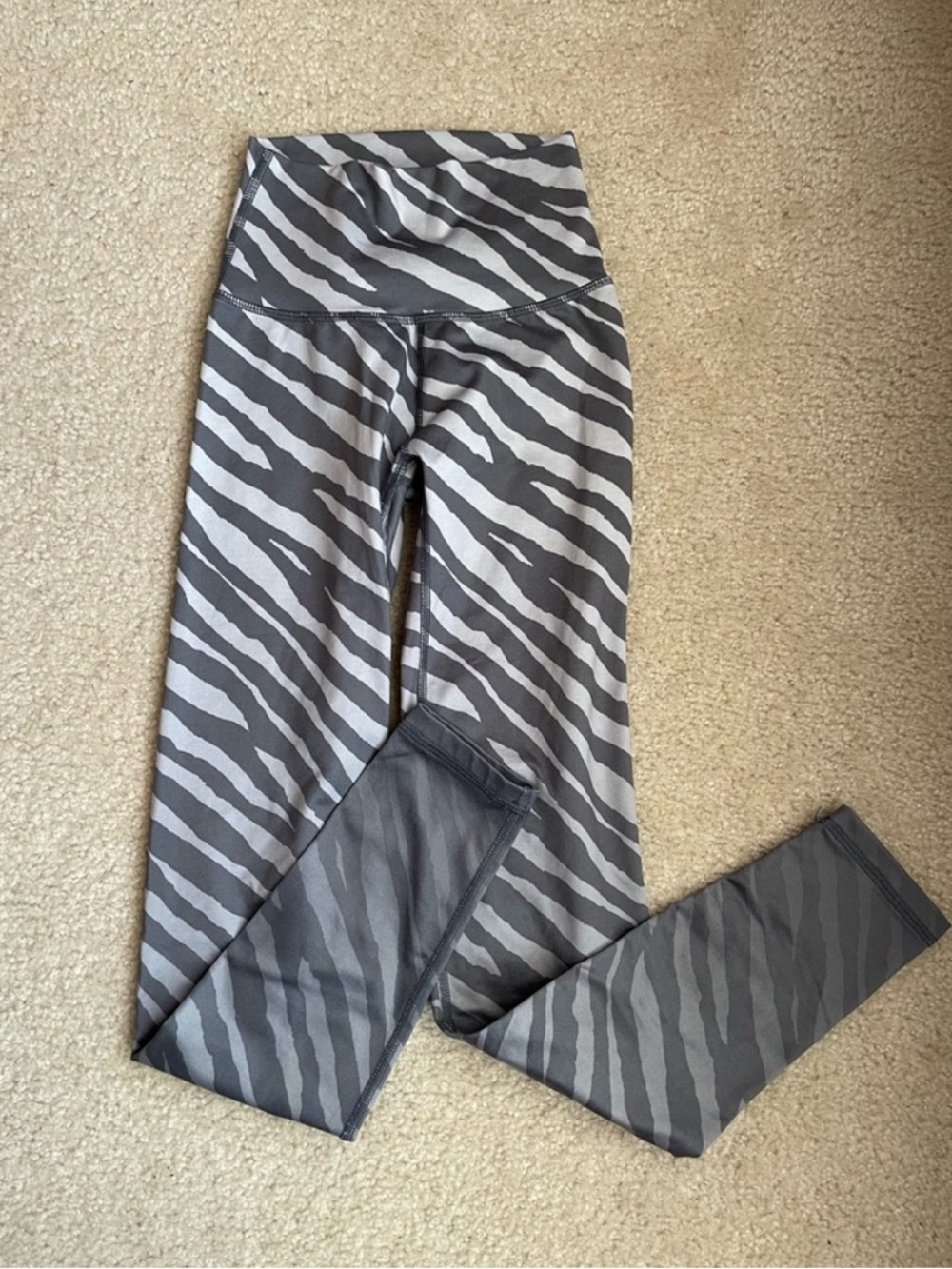 aerie Gray Zebra / Tiger Stripe Leggings